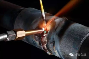 电路板上的金属片是怎么镶上去的？？