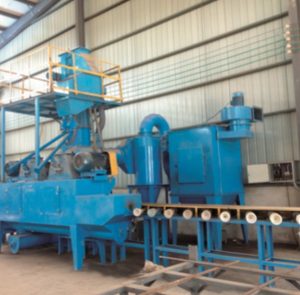 抛丸机:钢铁表面的强力“清道夫”与“塑形师” 抛丸机:钢铁表面的强力“清道夫”与“塑形师”